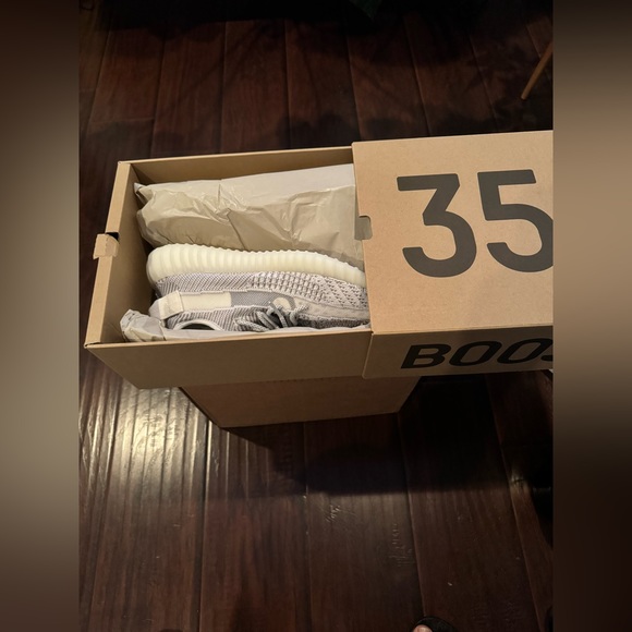 Yeezy 350 boost v2 in white - Picture 7 of 8